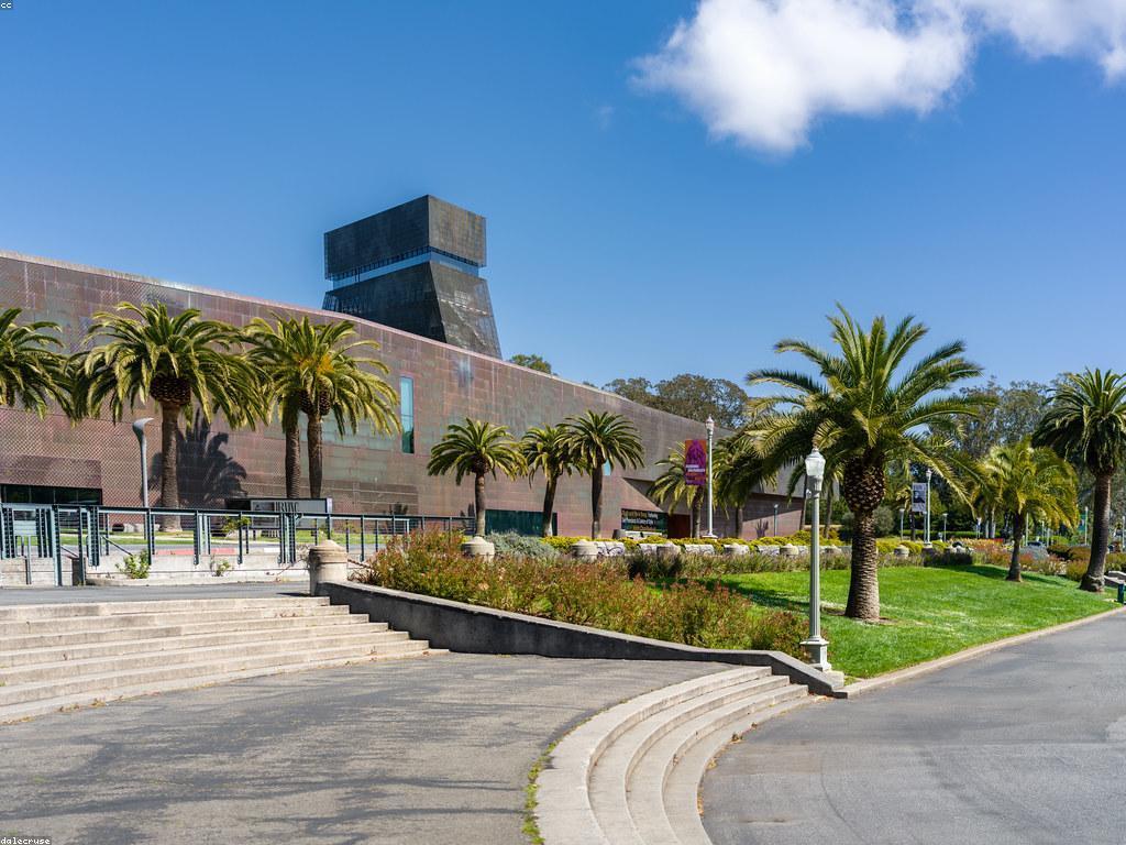 ការបង្ហាញប៉ូកឺរ៖ សិល្បៈនៃការបង្ហាញនិងការទាក់ទាញ