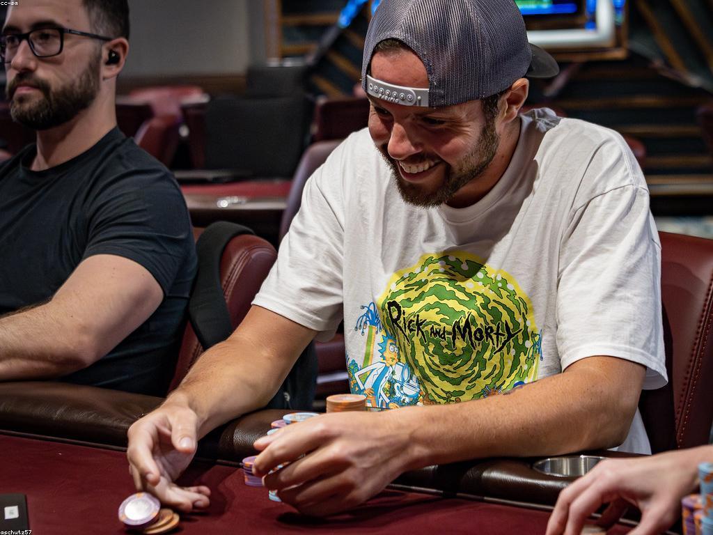 យុទ្ធសាស្រ្តប៉ូកឺរ: ការបង្កើតជោគជ័យនៅលើតុប៉ូកឺរ