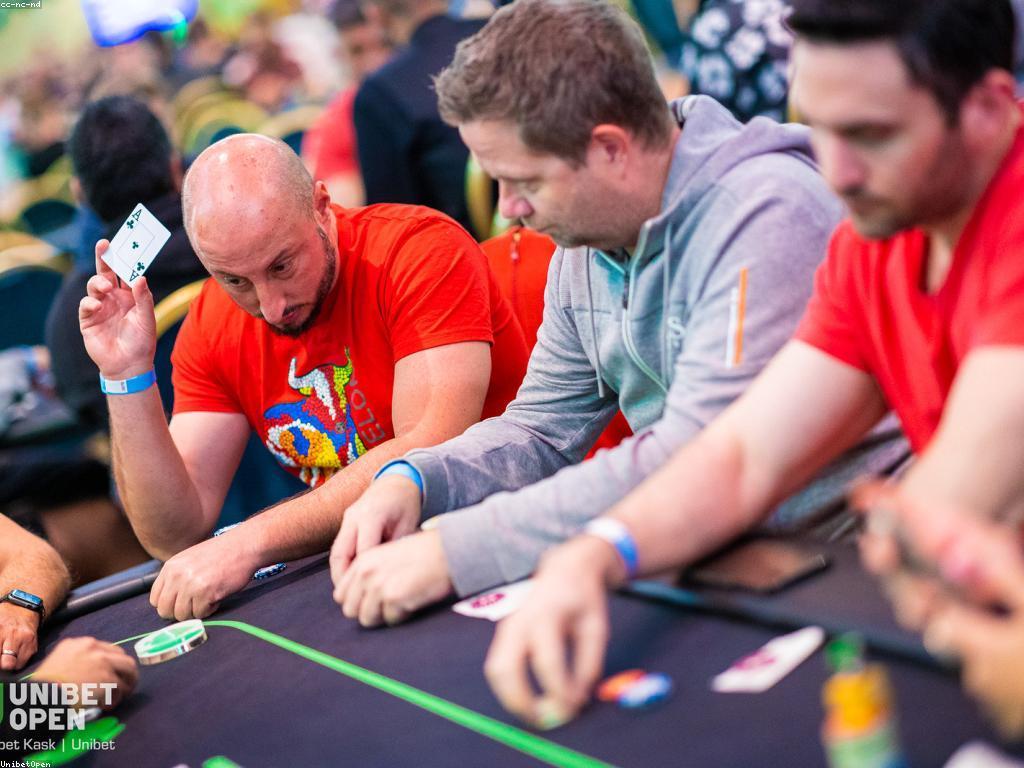 ប៉ូកឺរ និងច្បាប់: សេចក្តីណែនាំអំពីច្បាប់នៃការលេងប៉ូកឺរ